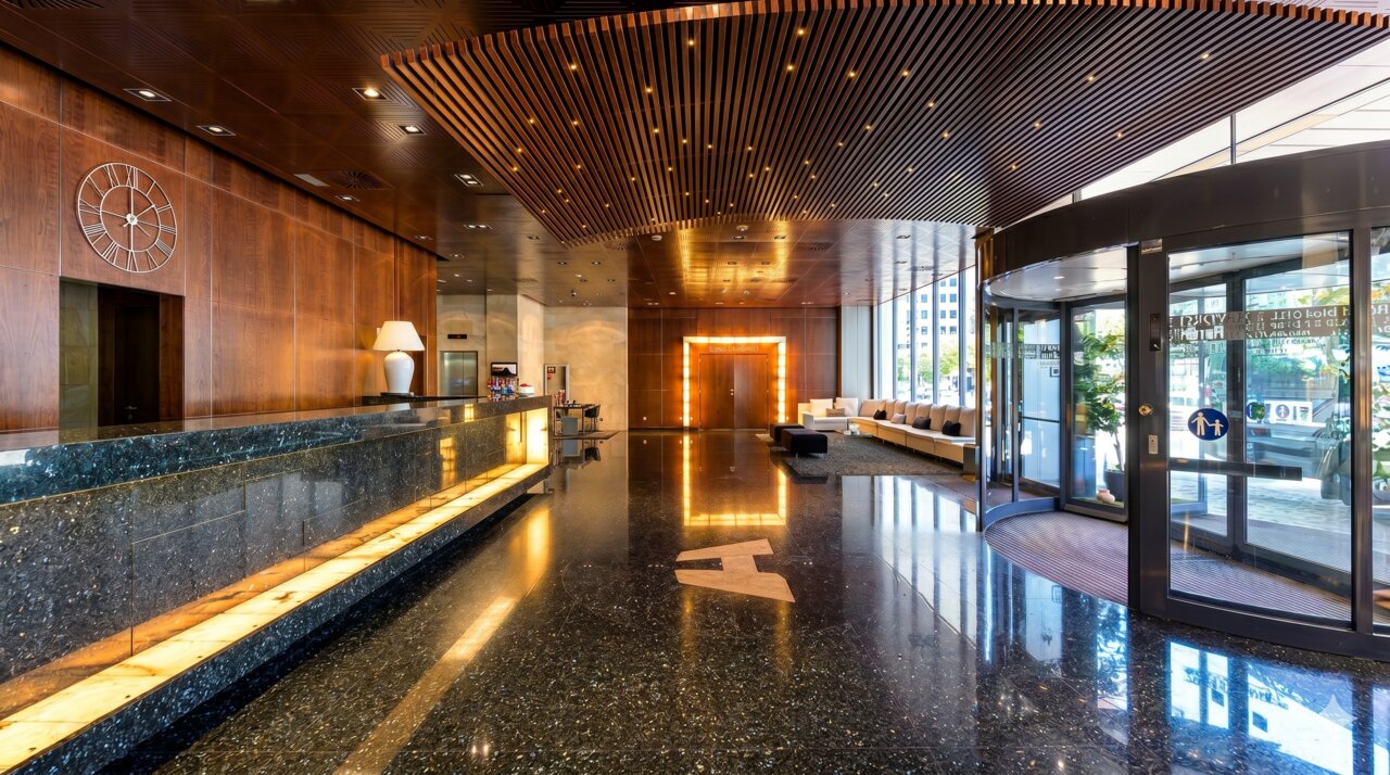 Recepción y salón del Hotel Maydrit Airport, hotel de 4 estrellas junto al aeropuerto de Madrid-Barajas